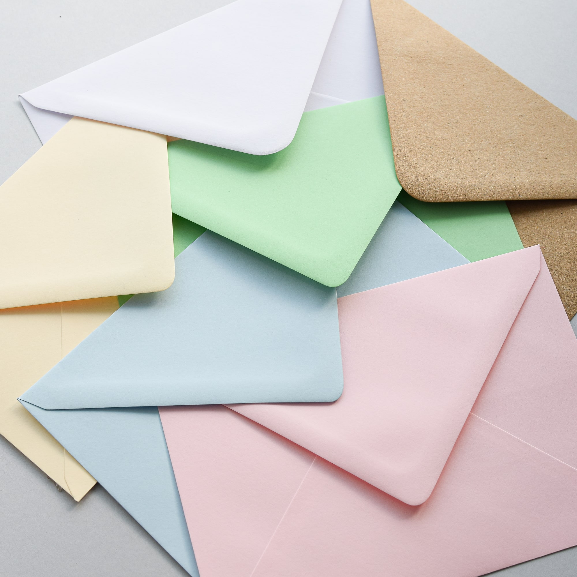 Plicuri colorate pentru invitatii sau felicitari